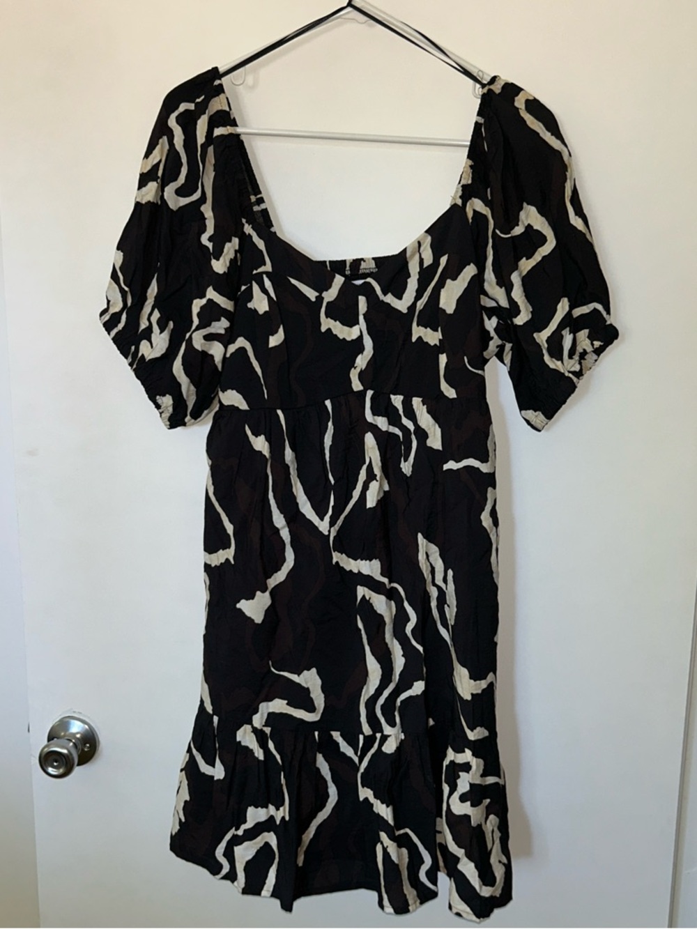 Black & White Abstract Nine West Babydoll V-neck Puff Sleeve Dress Size L